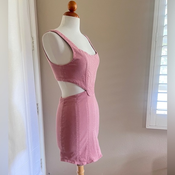 CJ CRUZ Mauve Dress With Cutouts - Picture 2 of 4